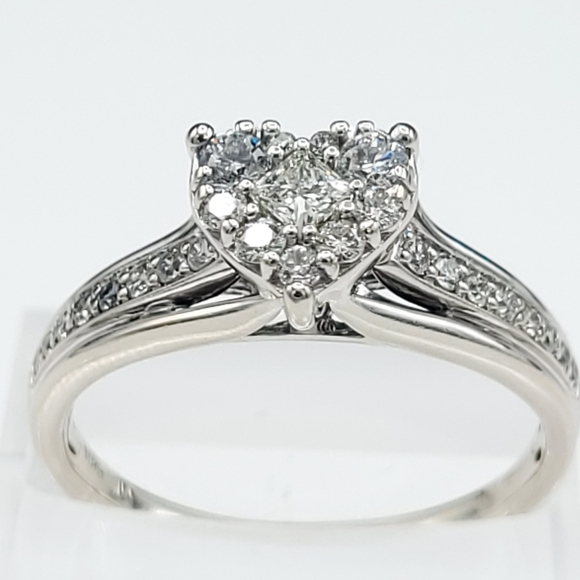 10k white gold 3/4 ct diamond Heart composite ring - Picture 13 of 14